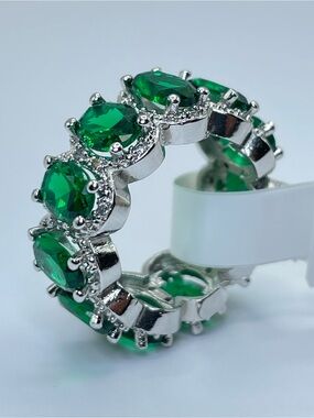 Swarovski Crystal Elements Emerald Green Crystals Eternity Band Ring Size 7.5
